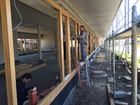 Einbau der Holzfenster im Rathaus Pellenz